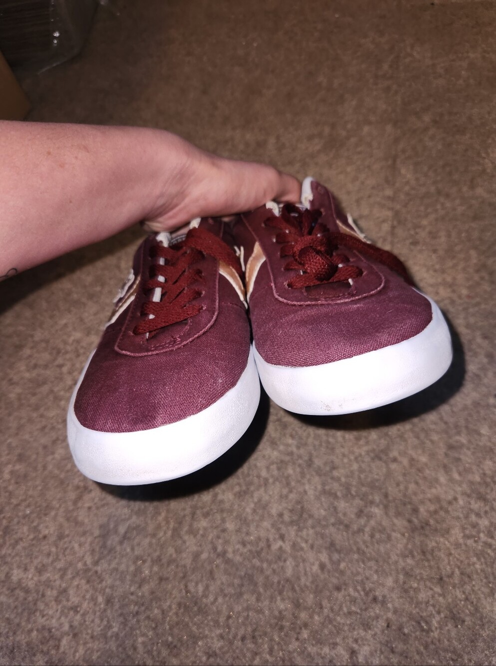Converse Low Top Chuck Taylor All Star Burgundy Gold Lace Up Fashion Sneakers W8 - Picture 4 of 7